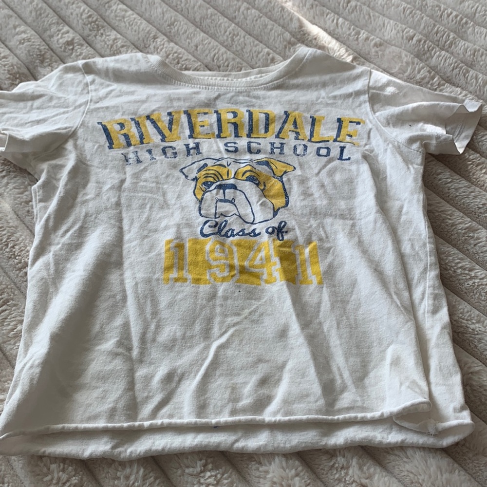 Can be worn as an adult crop top size small in girls but pretty loose
